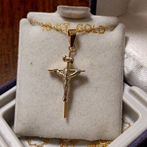 10kt gold cross with 18" chain. New.